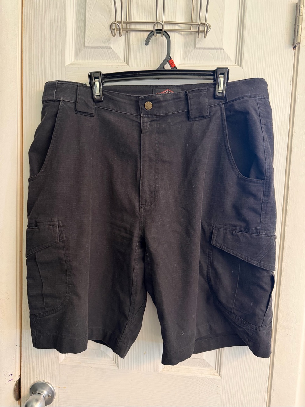 Men's Black Cargo Shorts with Multiple Utility Pockets